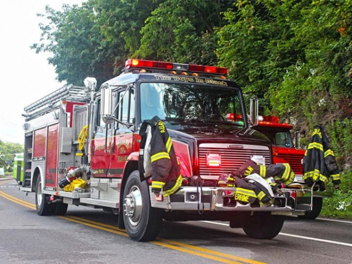 2 muertos deja accidente de camión de bomberos