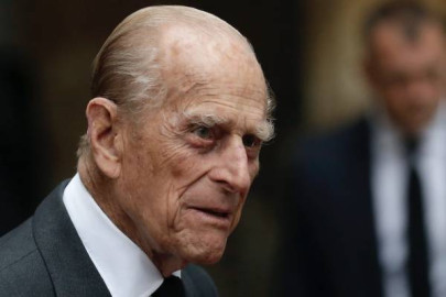 Operan del corazón con éxito al príncipe Felipe 