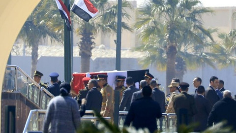 Egipto rinde honores militares a Hosni Mubarak 