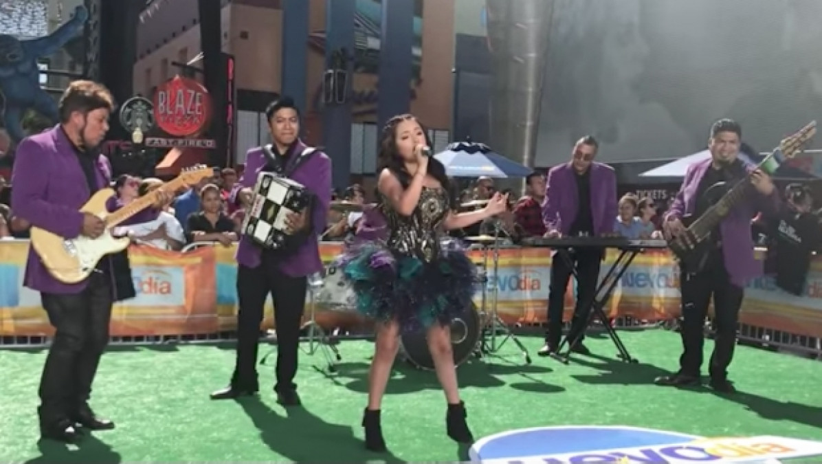 Rubí Ibarra canta ante el público “Soy aquella”