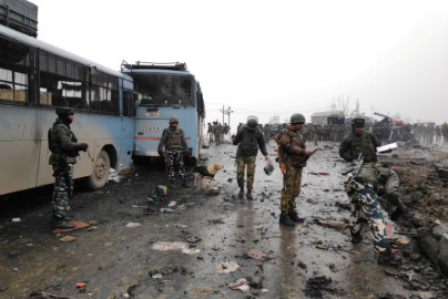 Mueren 42 soldados indios en ataque explosivo en la región de Cachemira