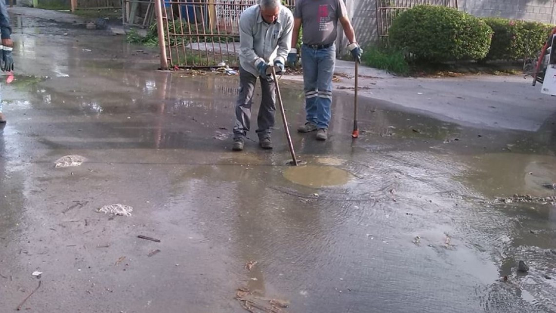 Comapa trabaja con equipo vactor