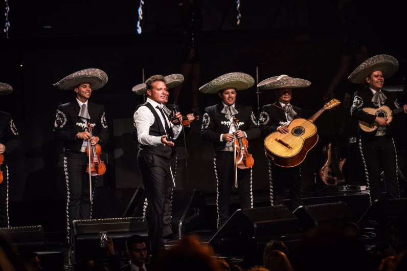 ¿Luis Miguel, borracho en el escenario? 