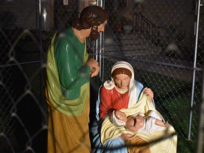 Enjaulan a la Sagrada Familia en “honor” a Trump