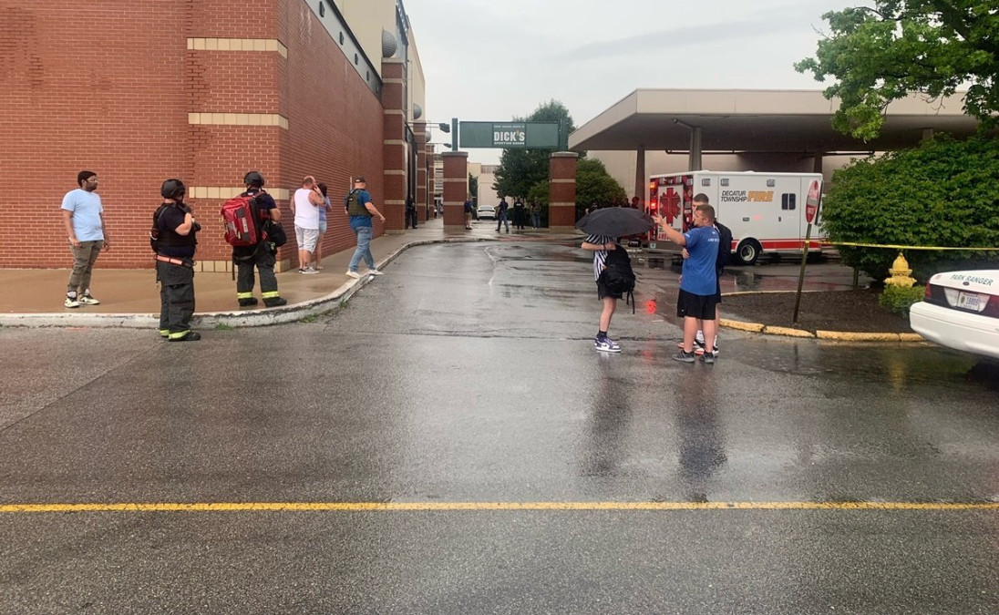 Tiroteo en centro comercial de Indianapolis deja varios muertos 