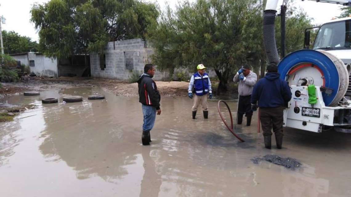 Comapa trabaja con equipo vactor