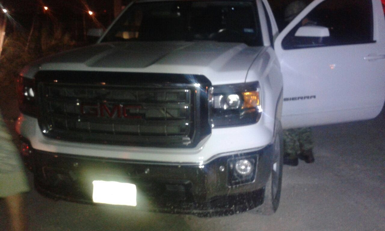 Aseguran arsenal y liberan a 2 personas secuestradas