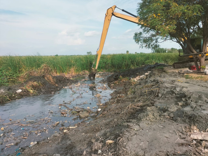 Desazolvan Servicios Primarios y COMAPA más de 100 puntos en drenes y Canales en Reynosa 