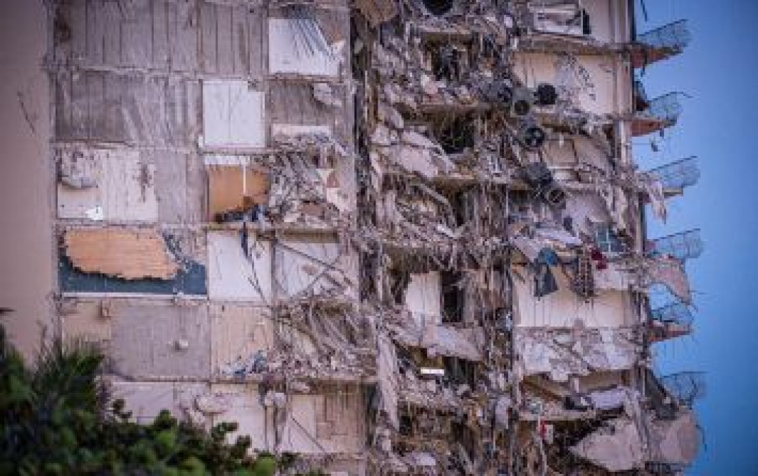 160 personas desaparecidas tras derrumbe de un edificio en Florida