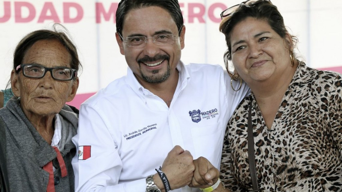 Gobierno y DIF Madero ofrecen posada navideña para los abuelitos de los clubes 