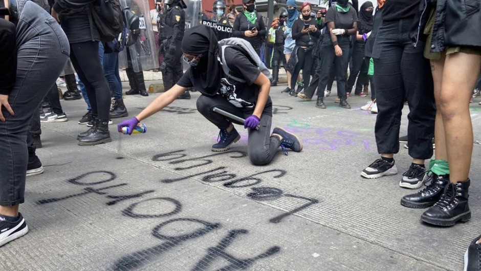 Colectivos feministas marchan por despenalizar el aborto a nivel nacional