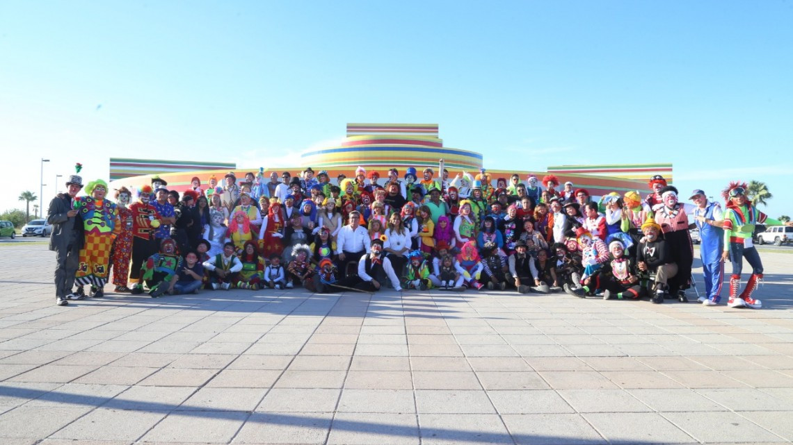 Payasos visitan y agradecen a alcaldesa