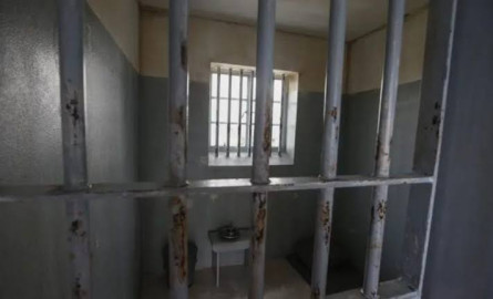 Mueren 13 presos y dos resultan heridos tras riña en una cárcel en Ecuador 