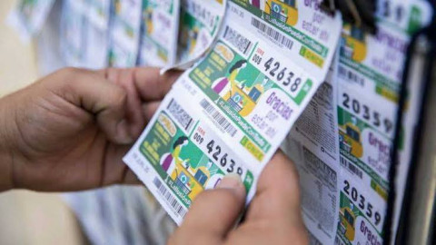 Mujer gana la lotería y no se dio cuenta
