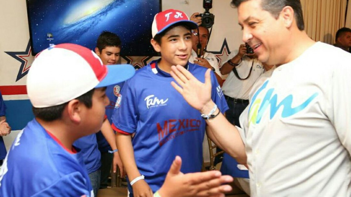 Cabeza de Vaca alienta a jugadores de la Treviño Kelly 