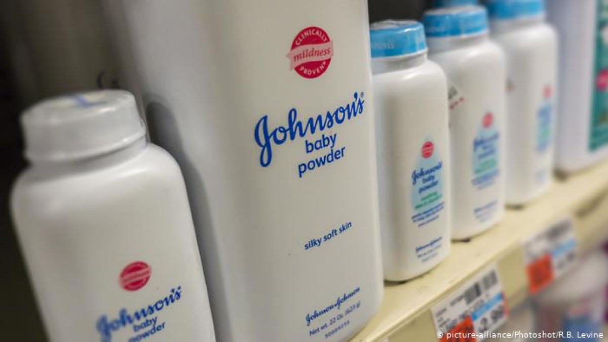 Johnson & Johnson pagará 2,100 mdd por vender talco con productos cancerígenos