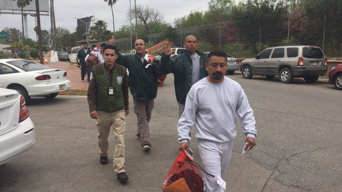Arriban a Brownsville los primeros trabajadores mexicanos deportados por la administración Trump