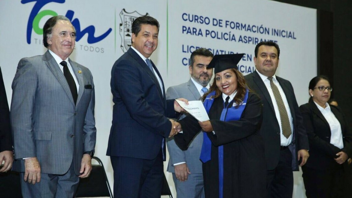 Se gradúan policías; la meta es llegar a 7 mil nuevo elementos