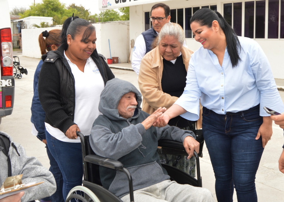 DIF Río Bravo entrega sillas de ruedas