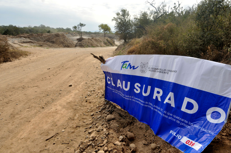Clausura Gobierno de Tamaulipas banco de materiales en Güémez