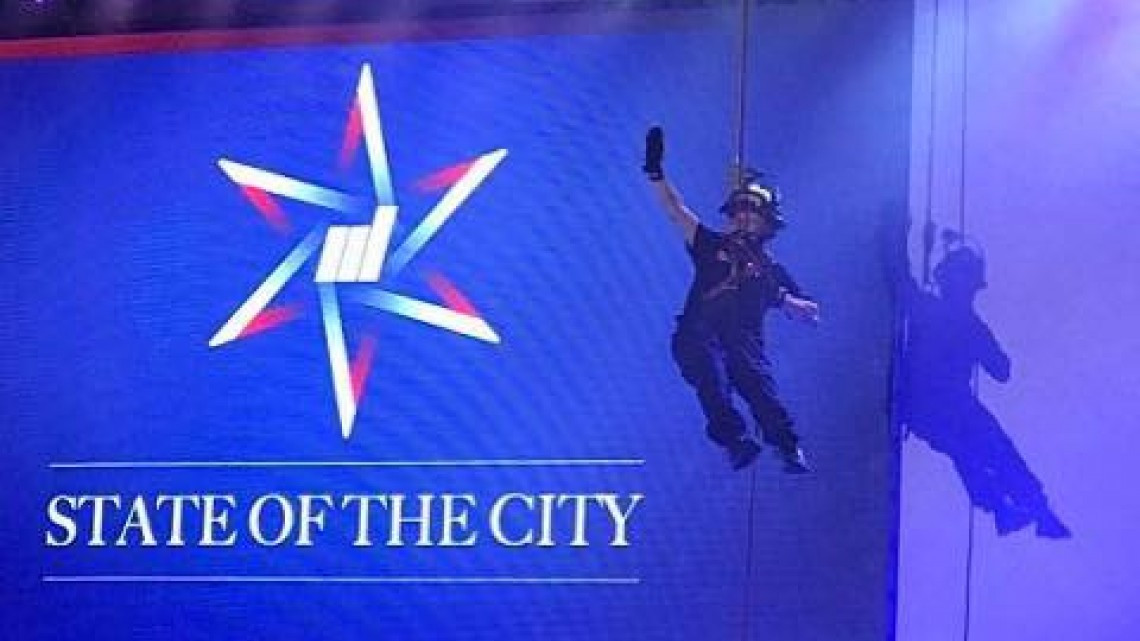 Rinde Jim Darling su informe de gobierno 