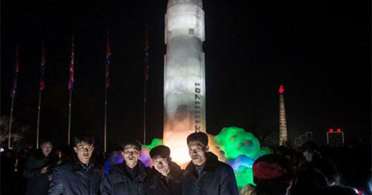 Misil “Hwasong-15”, principal atracción de festival de hielo en Norcorea 