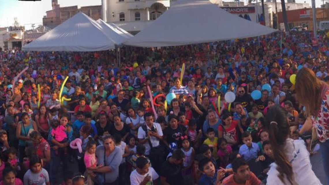 Festejan miles de niños su día con Maki