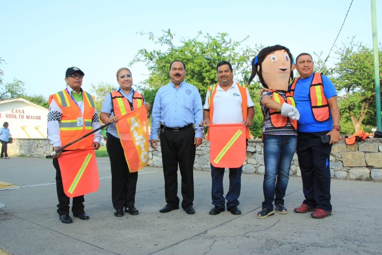 Capacitan a padres y alumnos contra riesgos y contingencias ambientales