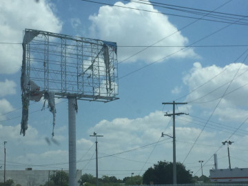 Pondrá municipio orden en anuncios y banquetas
