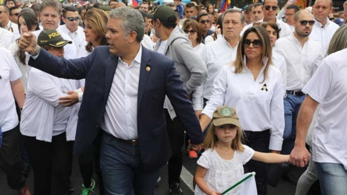 Marchan por la paz en Colombia