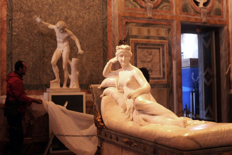Turista en Italia consigue la selfie más cara en nombre del arte 
