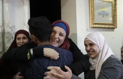 Libera Hamas a tercer grupo de rehenes