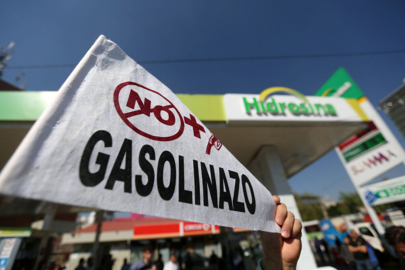PRD llama a usar la vía legal para 'cobrar la factura' al PRI por 'gasolinazo'
