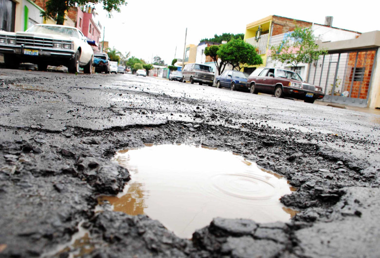 Empeora situación de baches tras lluvias