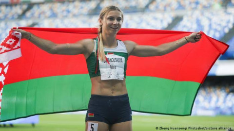 Dan visado humanitario a Krystsina Tsimanouskaya tras supuestas amenazas de bielorrusos