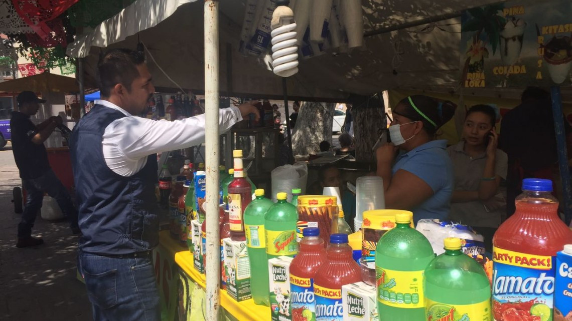 Coepris reparte cubre bocas y mallas para el cabello 