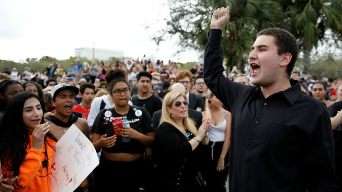 Sobrevivientes marchan por control de armas