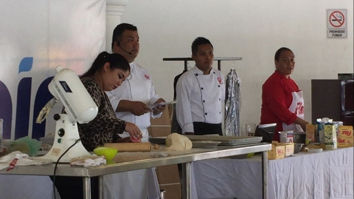 Mujeres de Altamira son capacitadas en el arte de la repostería.