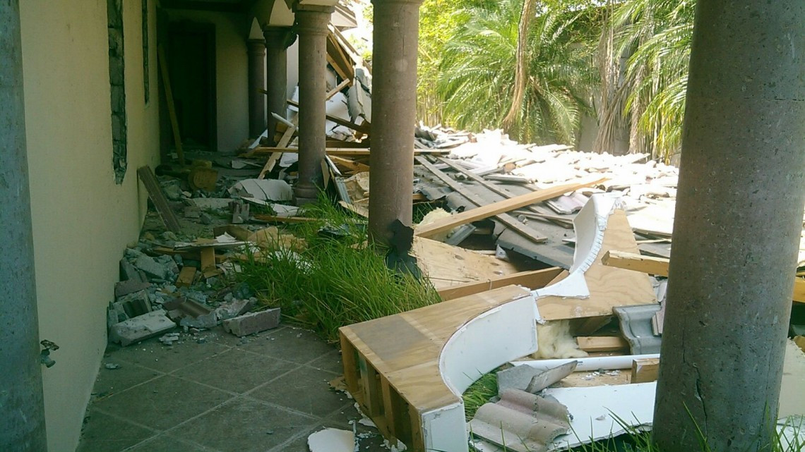 Colapsa techo de una casa en Las Haciendas