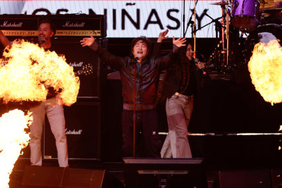 Javier Milei convierte presentación de libro en concierto de rock