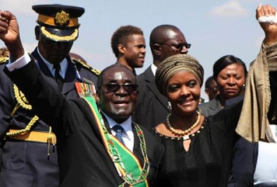 Mugabe renuncia tras 37 años al poder