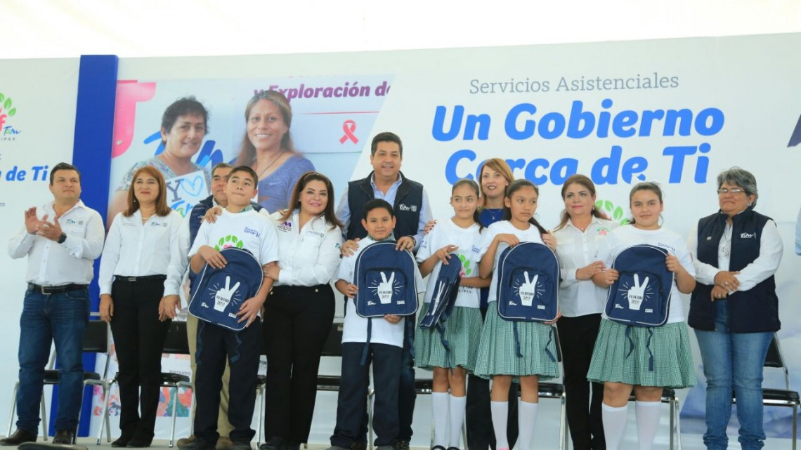 Gobernador entrega apoyos a familias de la región ribereña