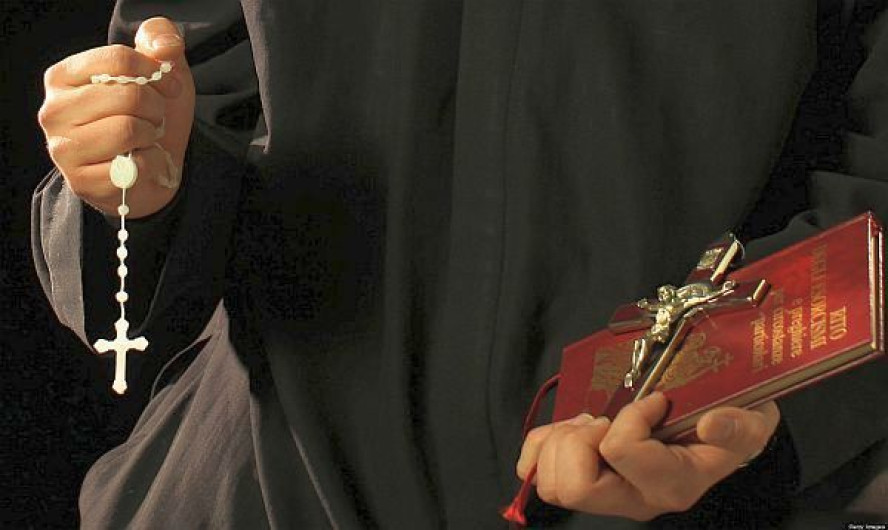 Ante grandes inquietudes espirituales, Papa pide a sacerdotes recurrir a exorcistas