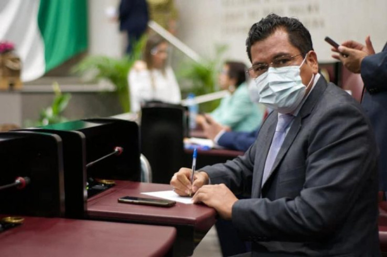 Diputado de Morena mantiene en nómina a su hijo con sueldo de 15 mil pesos 