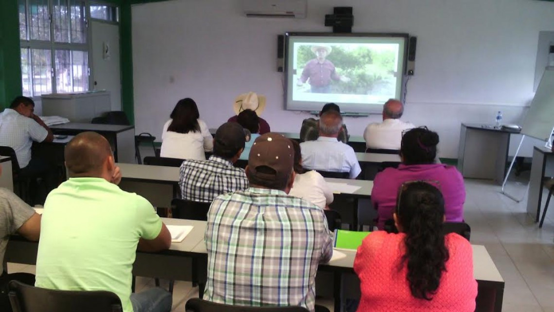 Citricultores de Soto la Marina reciben capacitación en Lombricultura