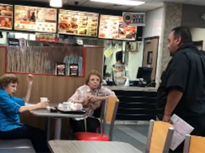 Mujeres agreden a gerente de restaurante por hablar español en EU