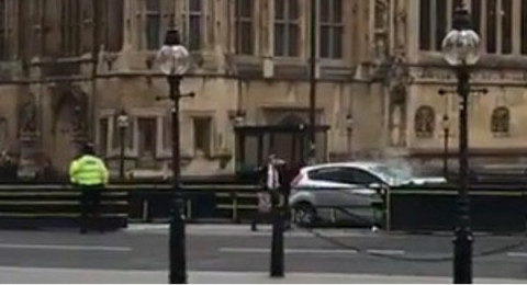 Policía de Londres investiga incidente cerca del Parlamento