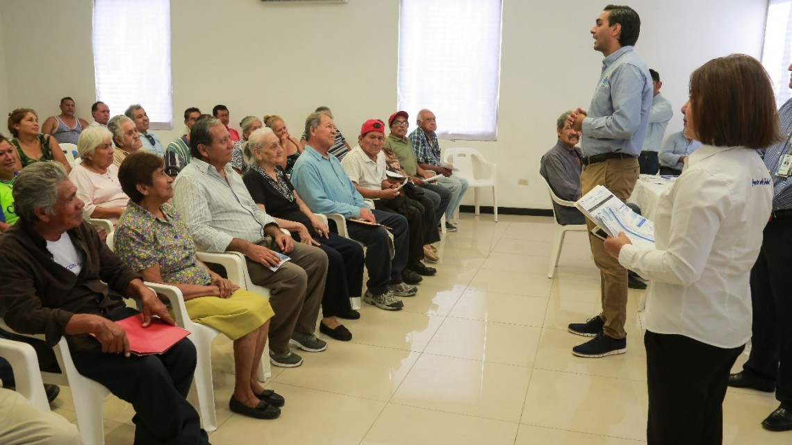 Realiza DIF valoración para operación de cataratas