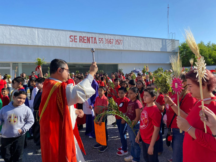 Bendicen ramos, inicia la Semana Santa