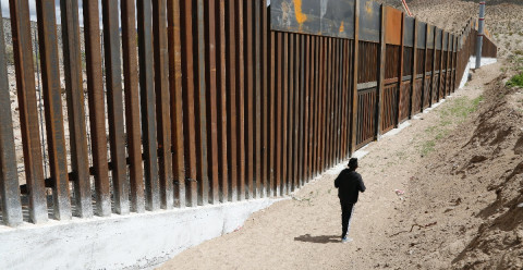 Detenciones en frontera de México-EU durante junio fueron las más altas en una década